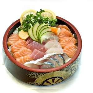 Sushi chirashi, es importante ver la presentación del alimento.