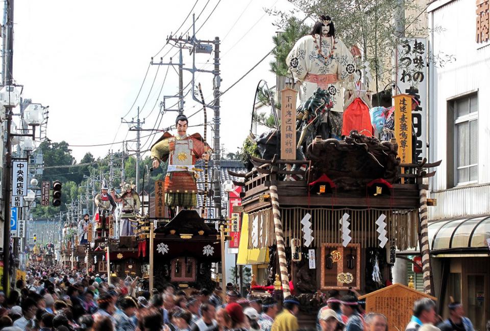 El gran festival de los muñecos gigantes en Sawara