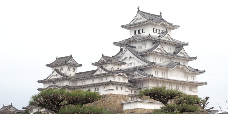 Una vista de la parte de atrás del castillo.