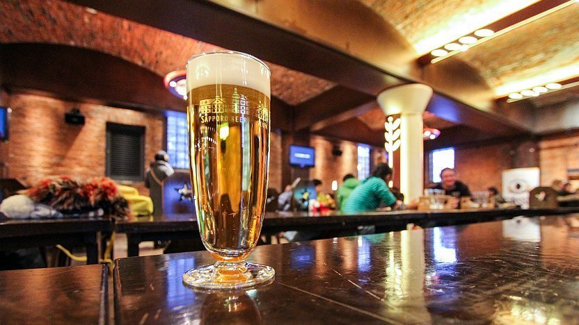 Vaso de cerveza producida en el Museo de la cerveza de Sapporo.