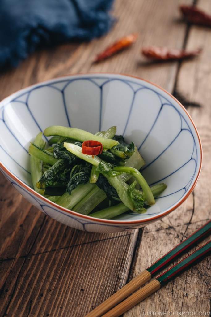 Encurtido con salsa de soja.