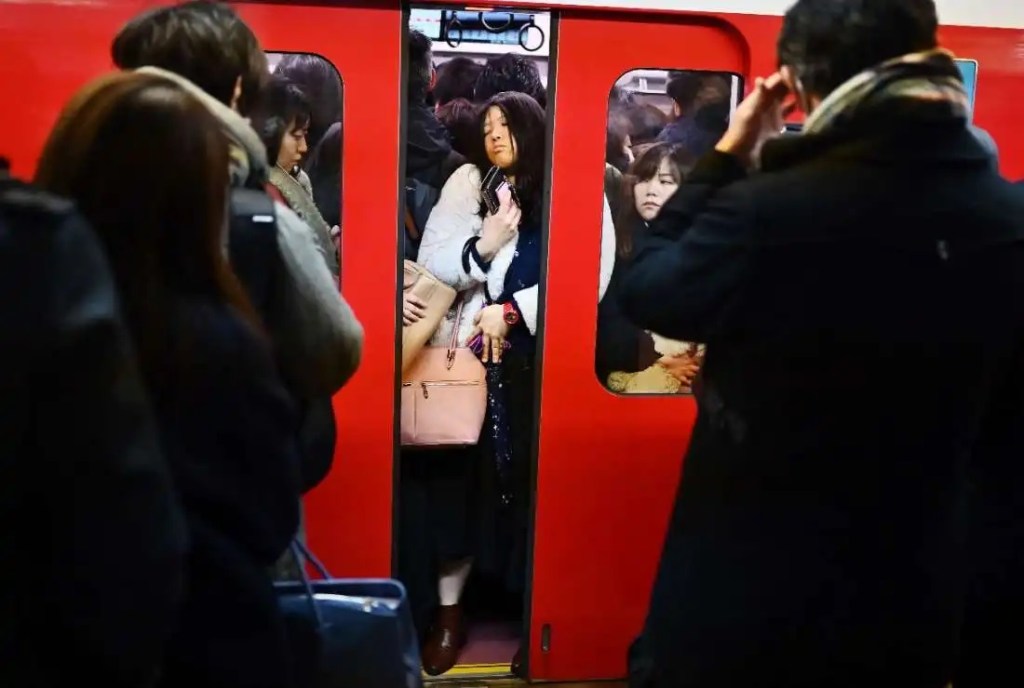 1 de cada 10 jóvenes son manoseados en el transporte público en&nbsp;Japón