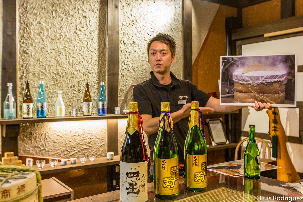 Cata de sake en la bodega Funasaka.