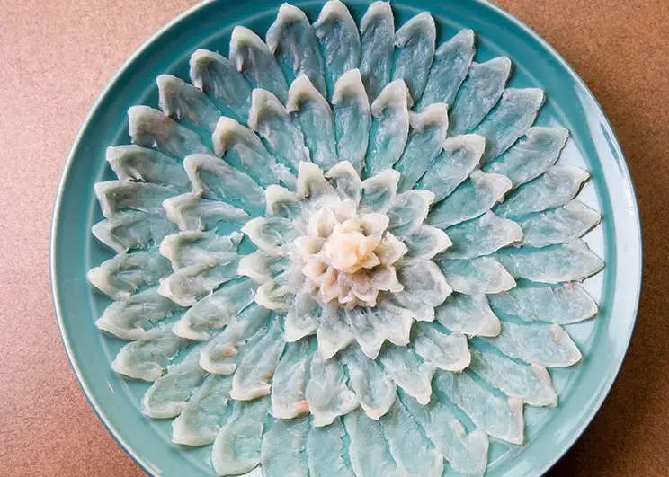Fugu sashimi, la presentación es clave para estos alimentos.