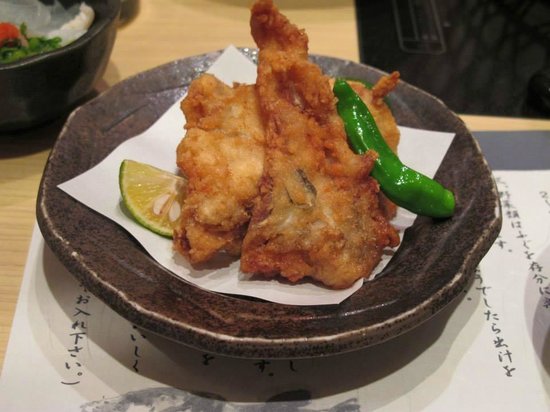 Fugu karaage, preparado con una capa de empanizado.