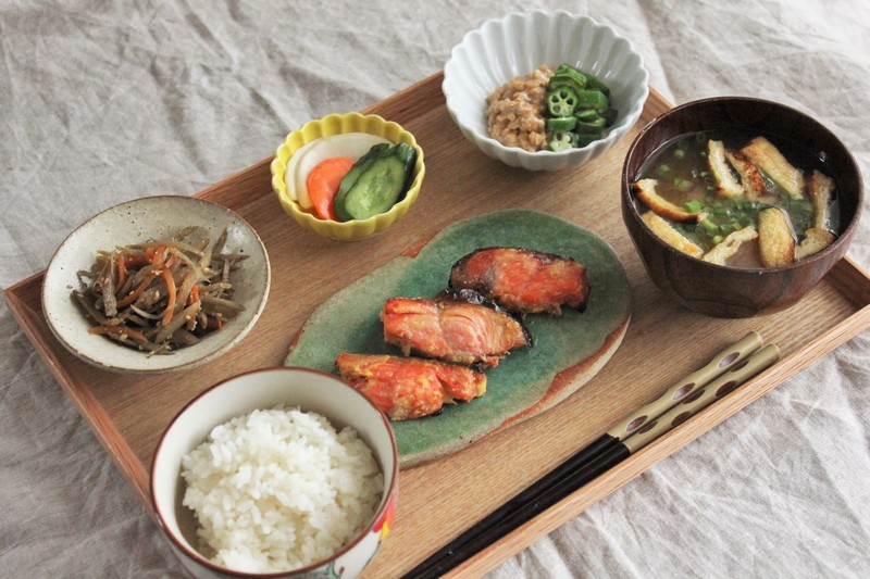 Un típico desayuno japonés.