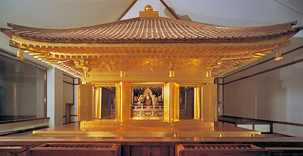 Salon Dorado, dentro del templo Chuson-ji.