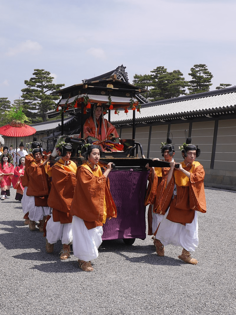 Saiō-Dai cargada en un palanquin