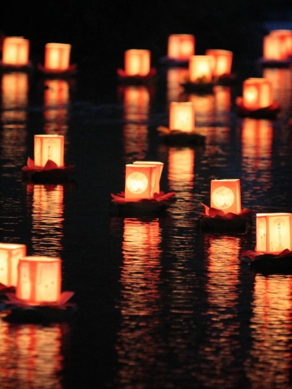 Obon: La Magia de Honrar a los Ancestros en el verano&nbsp;Japonés