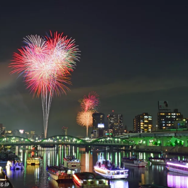 Fuegos Artificiales en el río Sumida, Tokio.