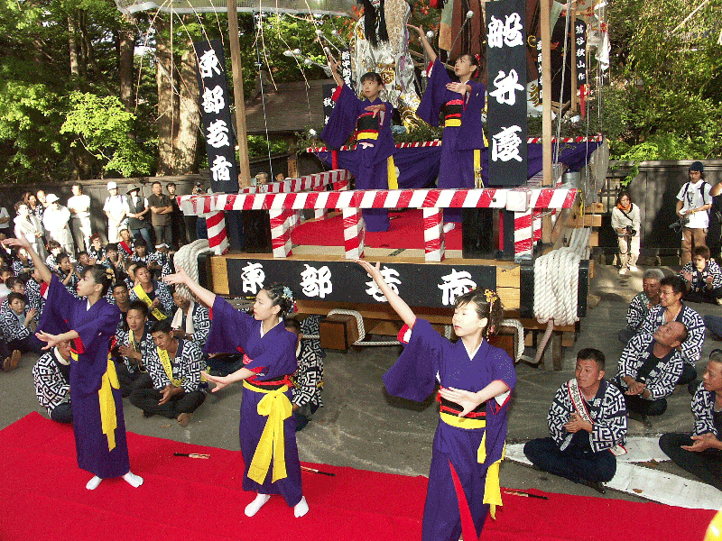 Mujeres vistiendo yukata.