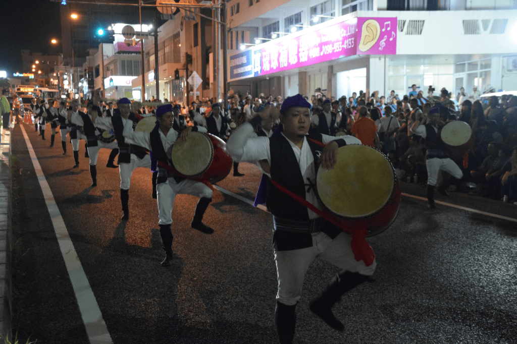 Michi-Junee (el desfile callejero)