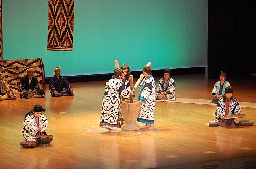 La danza tradicional de los ainu es Patrimonio cultural Inmaterial de la Humanidad por la UNESCO desde 2009.