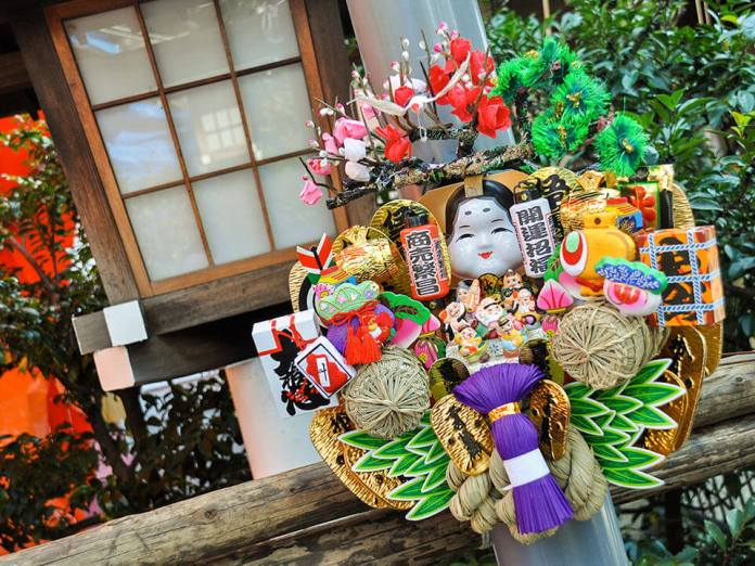 Otafuku (Diosa de la alegria) en forma de kumade.