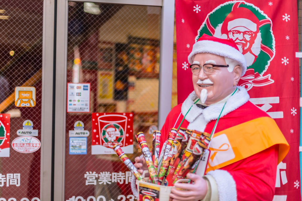 Figura de Santa Claus en tienda japonesa de KFC.