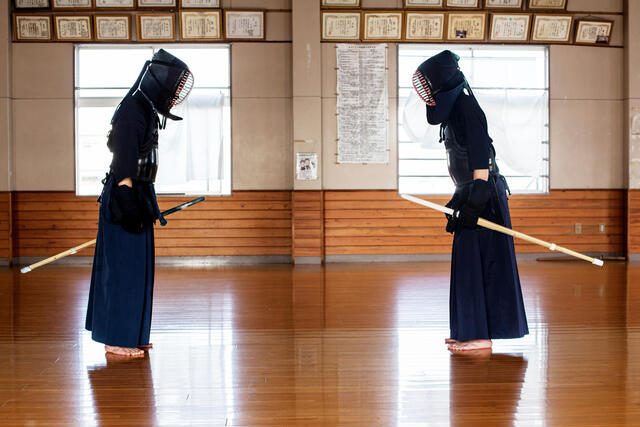 saludo formal (rei).