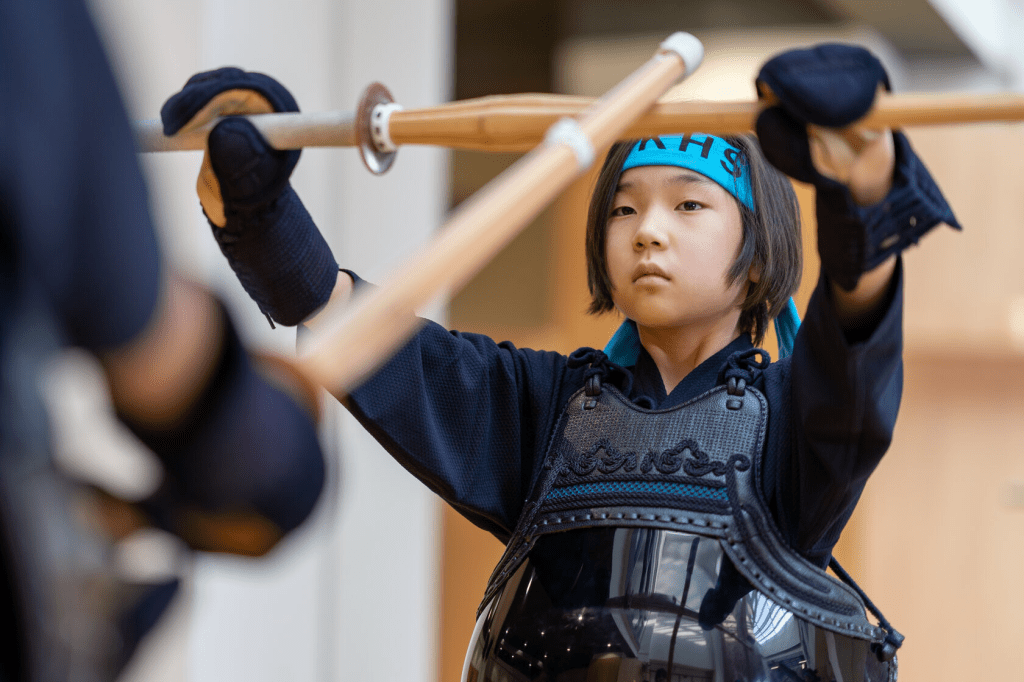El kendo ayuda a desarrollar disciplina, confianza, autocontrol y resiliencia.