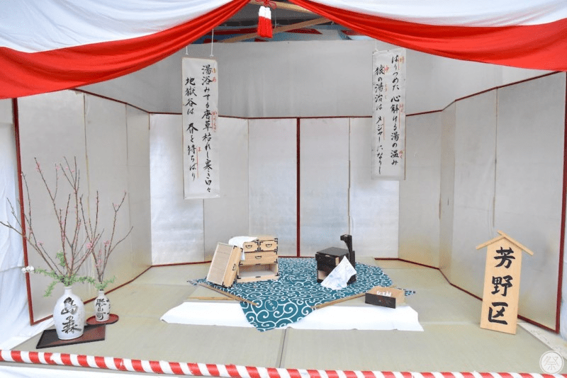 los preparativos del festival comienzan semanas antes.