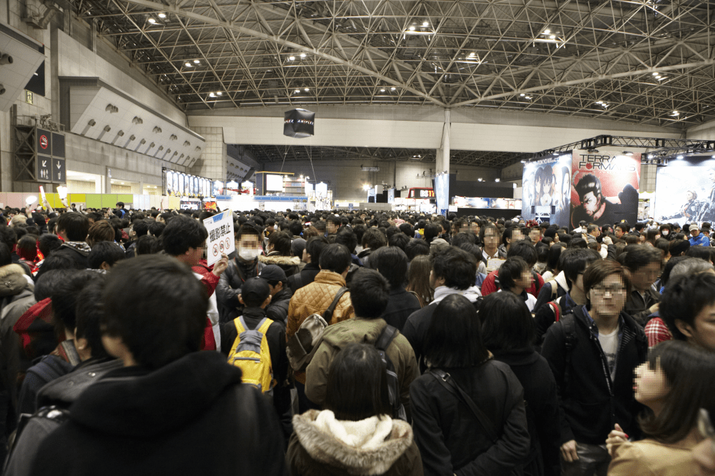 Asistentes de la convención en el Tokyo Big Sight.