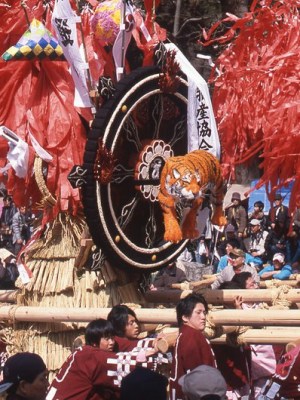 El festival de fuego Ōmihachiman Sagicho: unión del fuego, comunidad y&nbsp;tradición