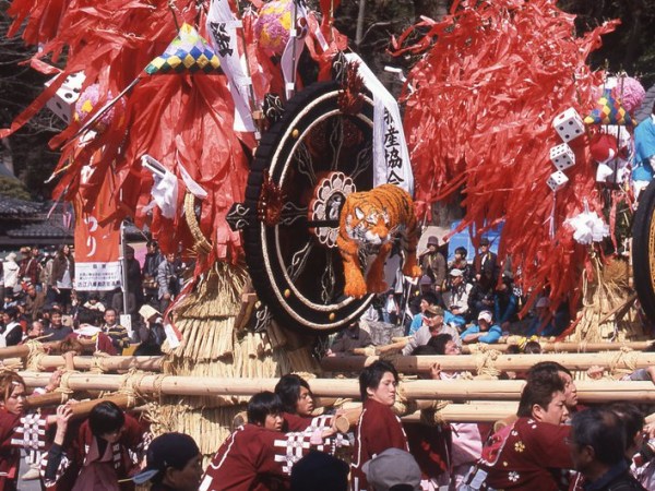 El festival de fuego Ōmihachiman Sagicho: unión del fuego, comunidad y&nbsp;tradición