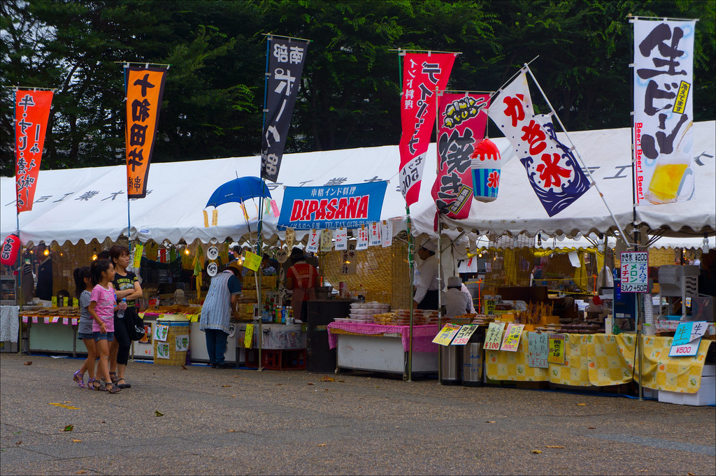 Puestos de comida durante el Matsuri.